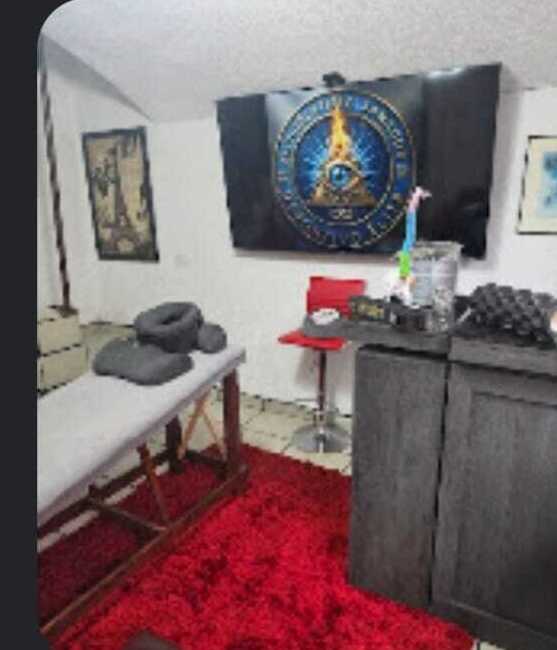 Fotografía real de la sala de terapia y alineación de columna en Alphabiotista Sanador Deportivo Élite